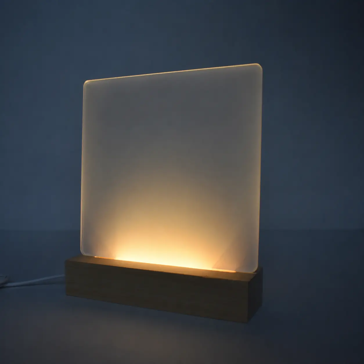 Connect Premium real de acrílico con iluminación cálida
